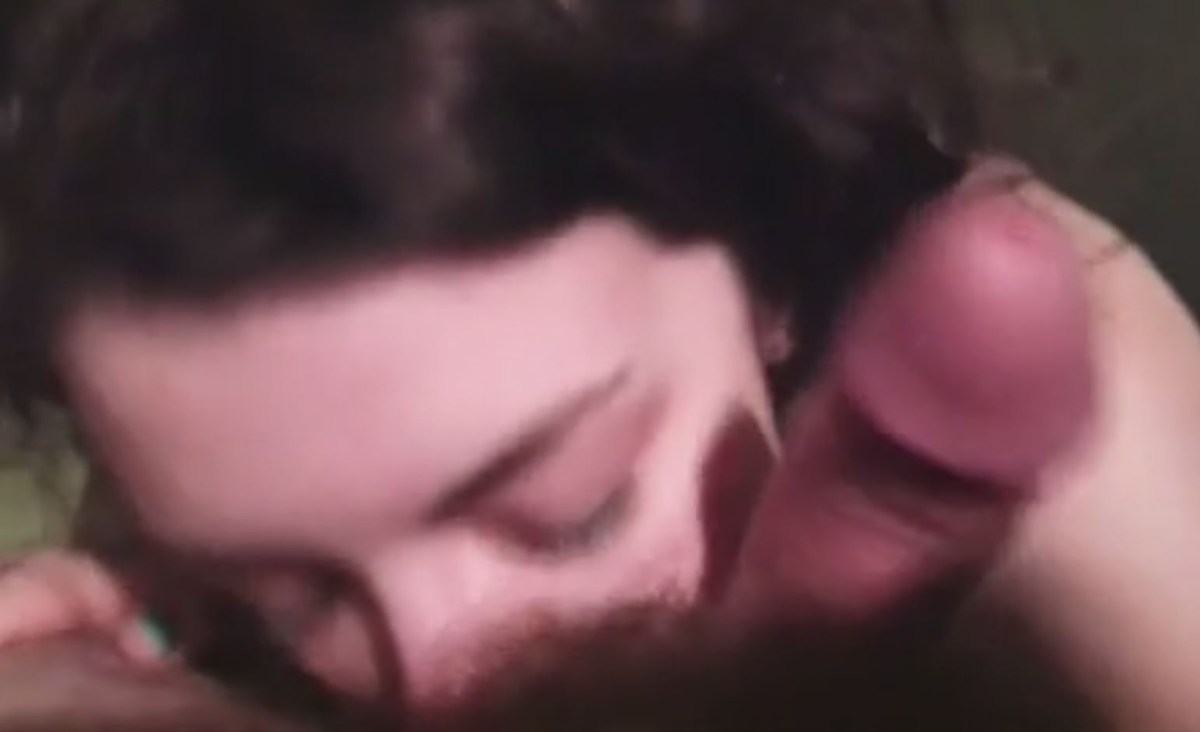 Отсосала в офисе частное