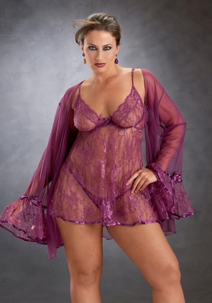 Зрелые бабы в прозрачных халатах