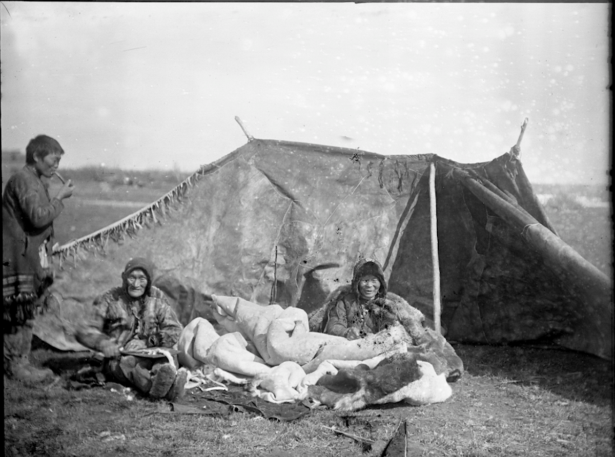 Обнаженные. Волосатые якутки