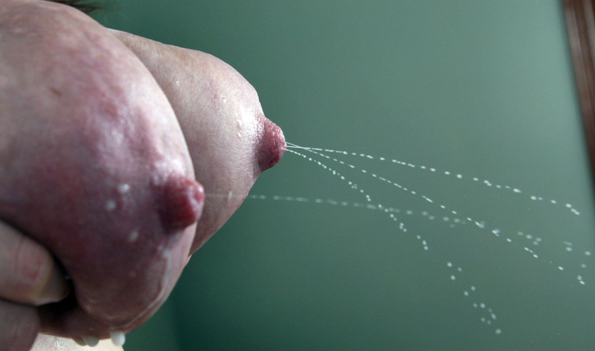 Молоко из огромных Сисек лесби