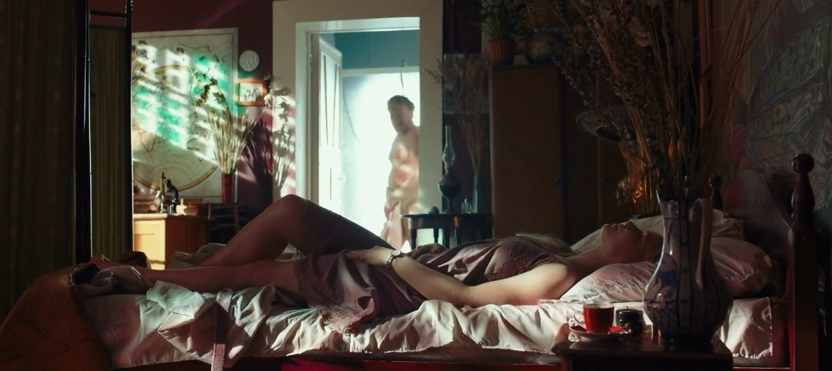 Актриса Эбби Корниш голая