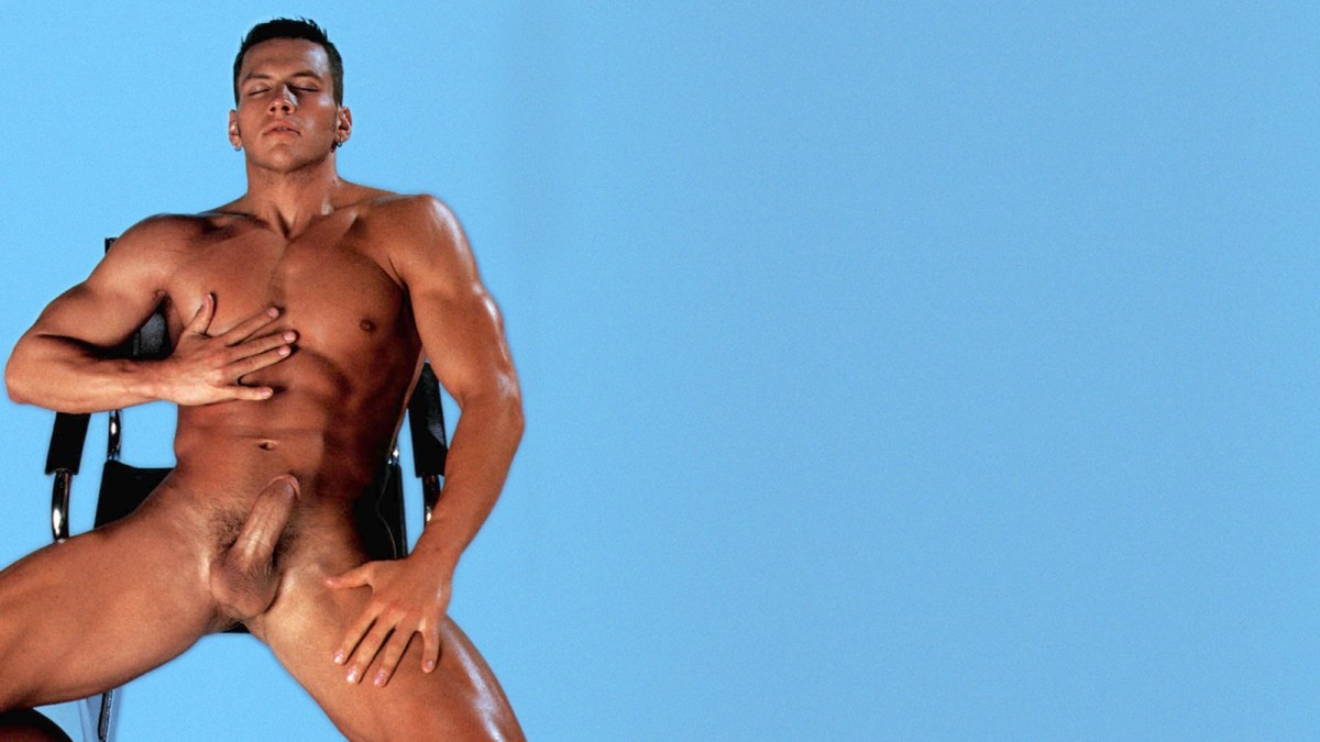 Молодой красивый голый парень