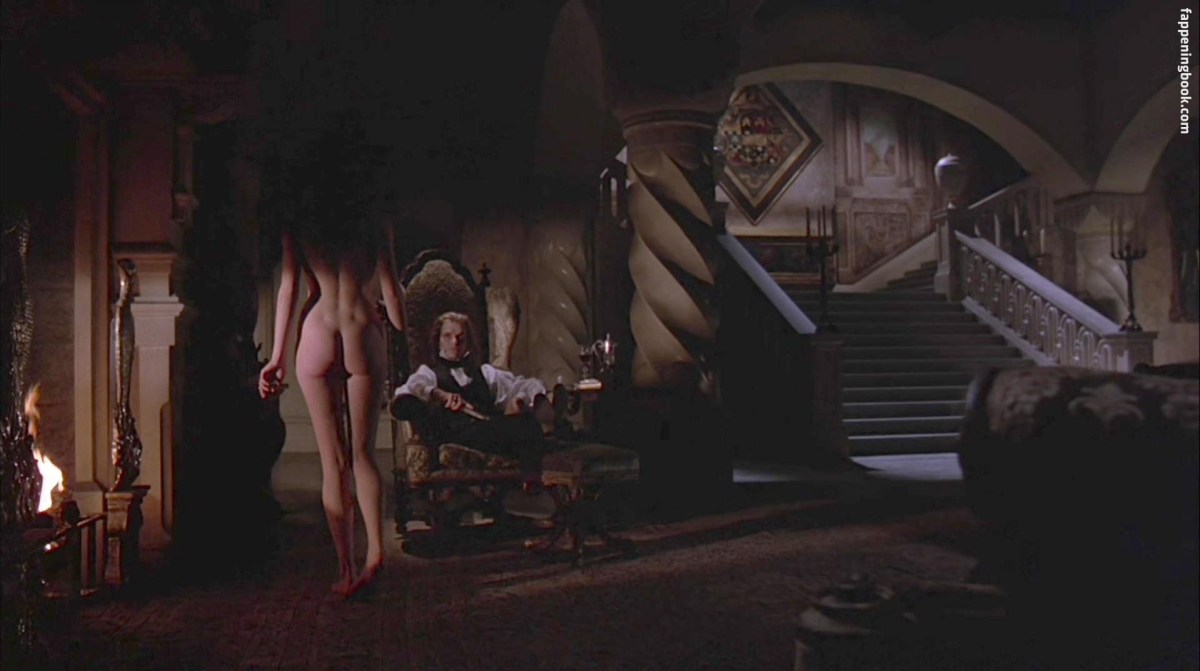 Дженнифер Билз лесби сцены