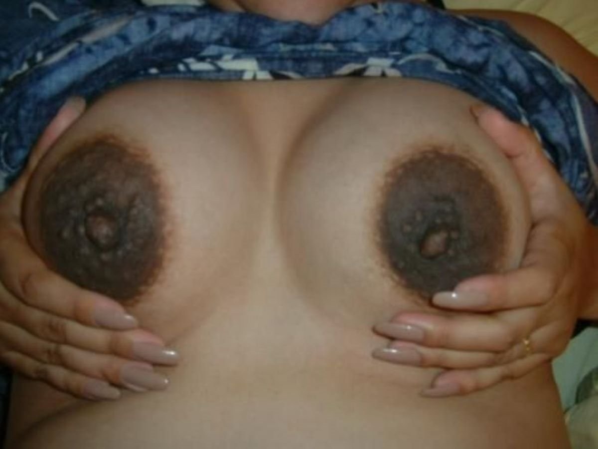 Грудь с темными сосками частное