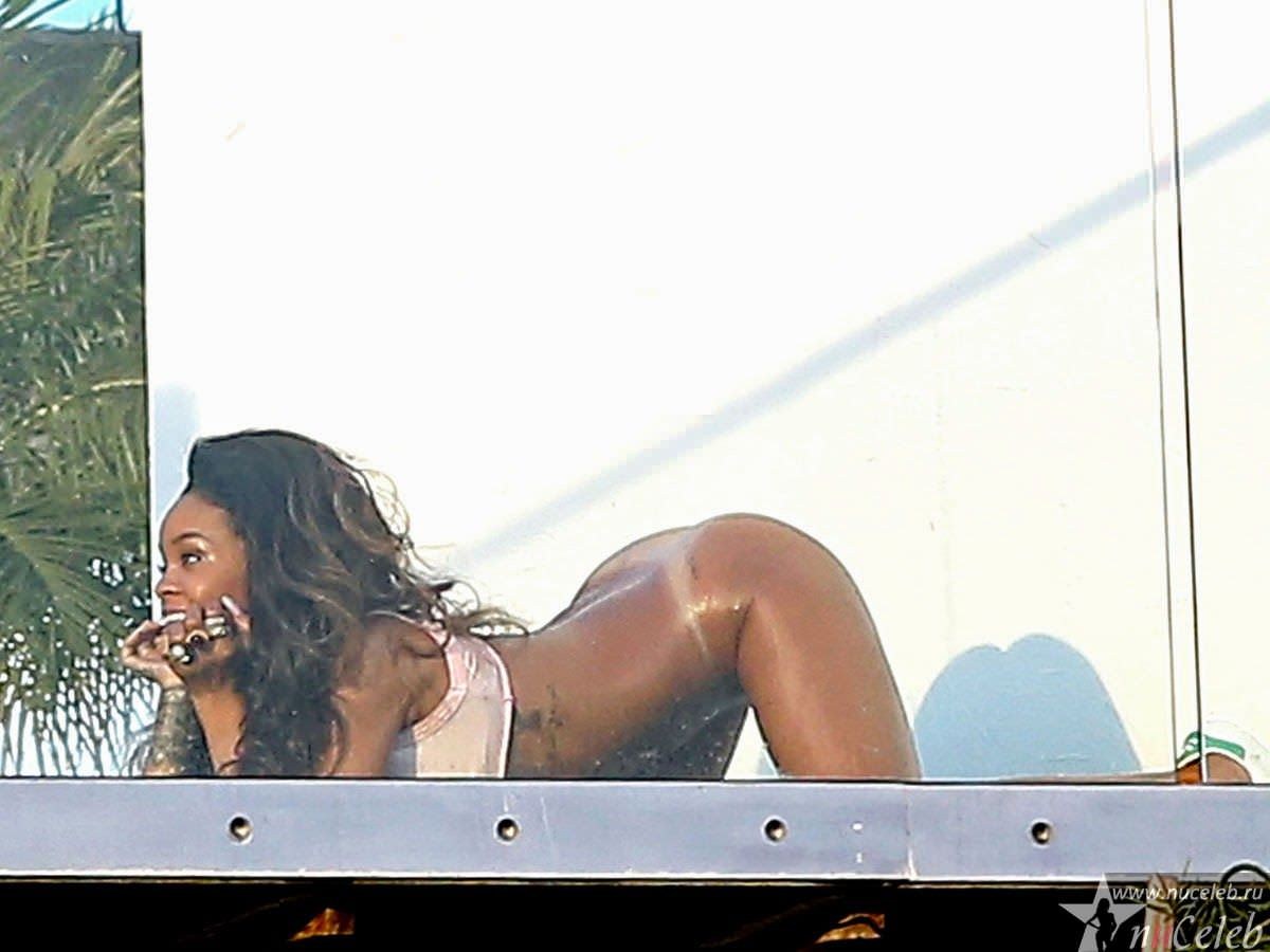 Певица голая крупным планом