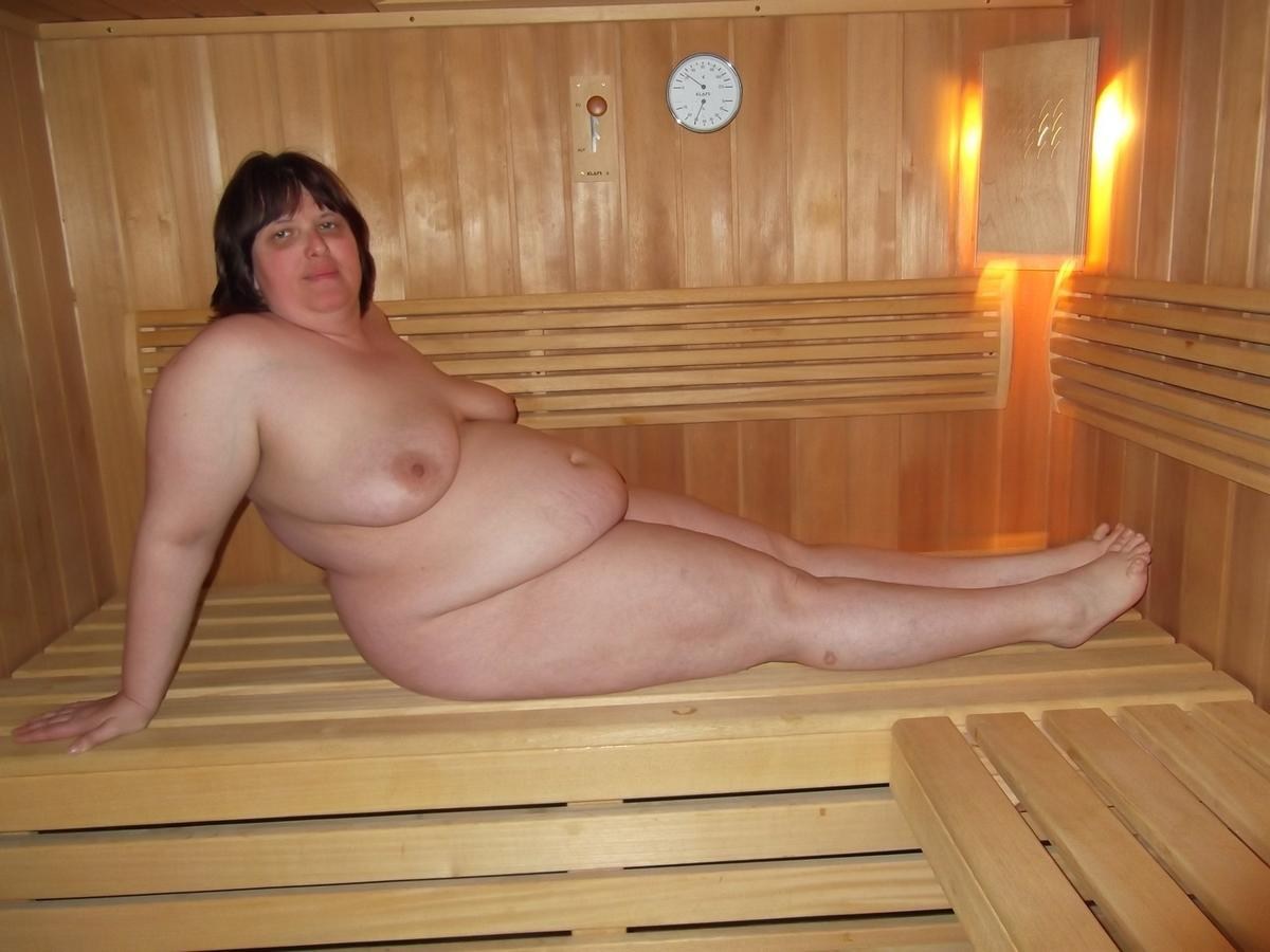 Немолодые женщины в бане