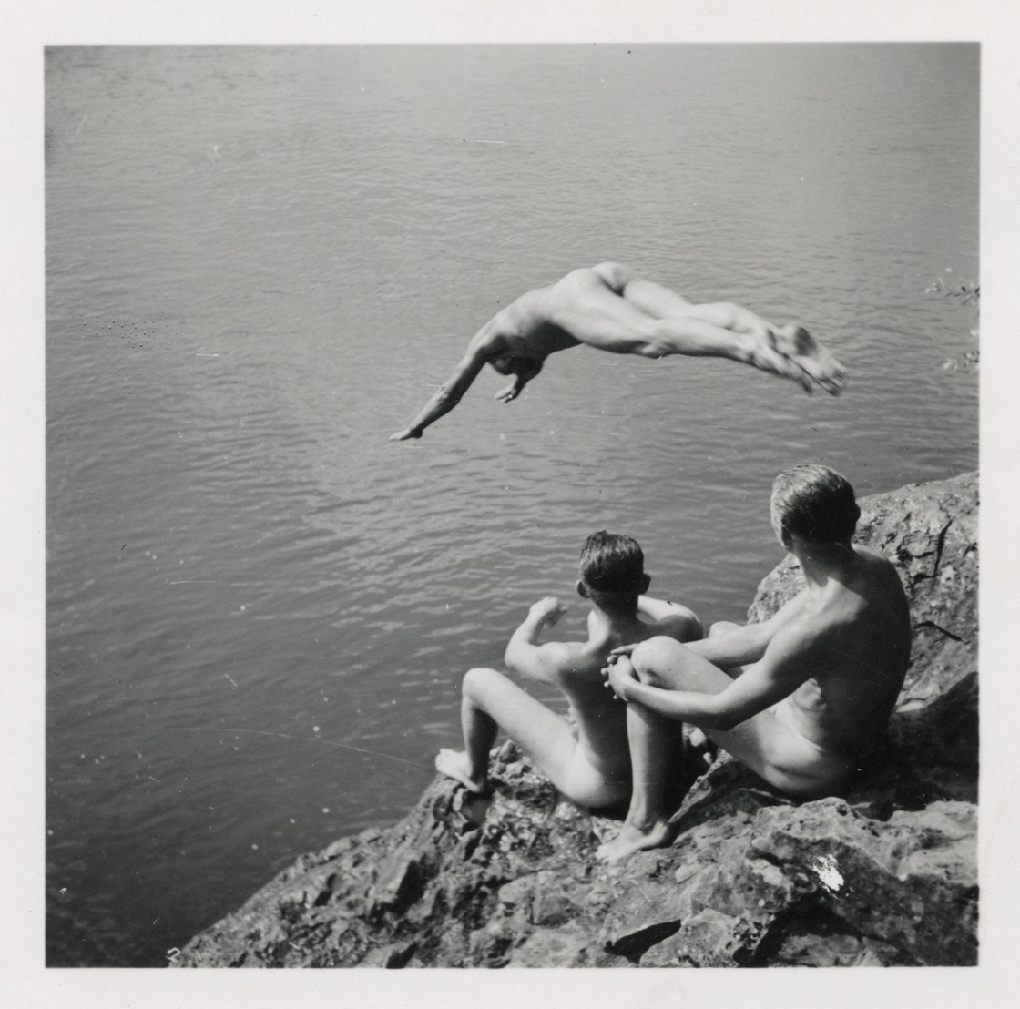 Голые мужики в бассейне без трусов