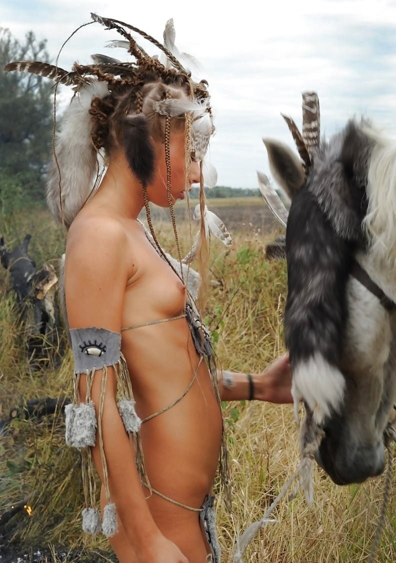 Фотосессия девушек индейцев ню