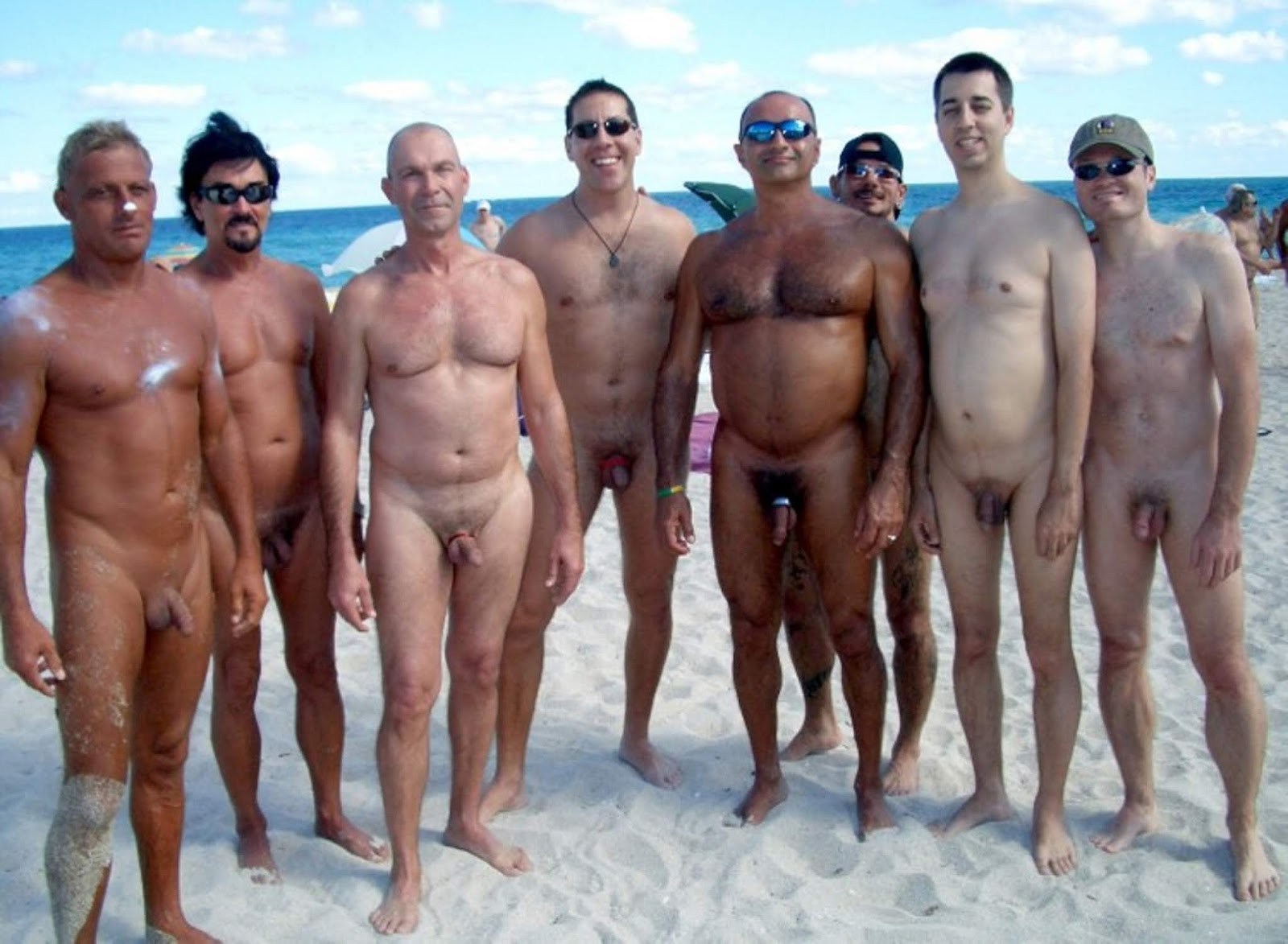 гей пляж голые парни фото 62