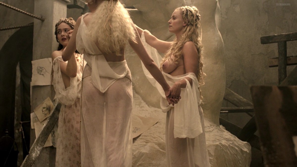 Гера Хилмарсдоттир топлес