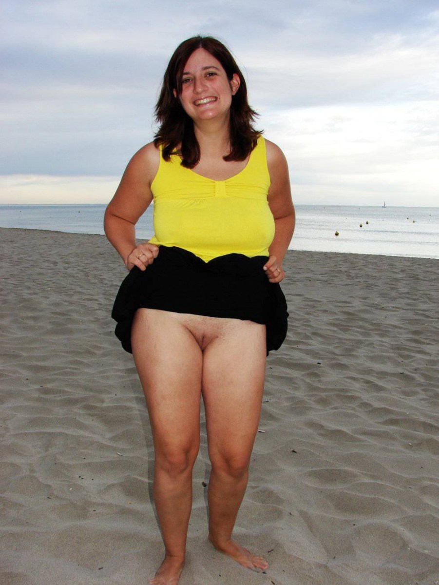 Взрослые дамы без трусиков