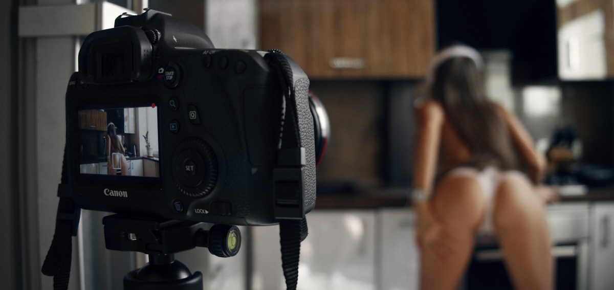 Фотоаппарат на порностудии