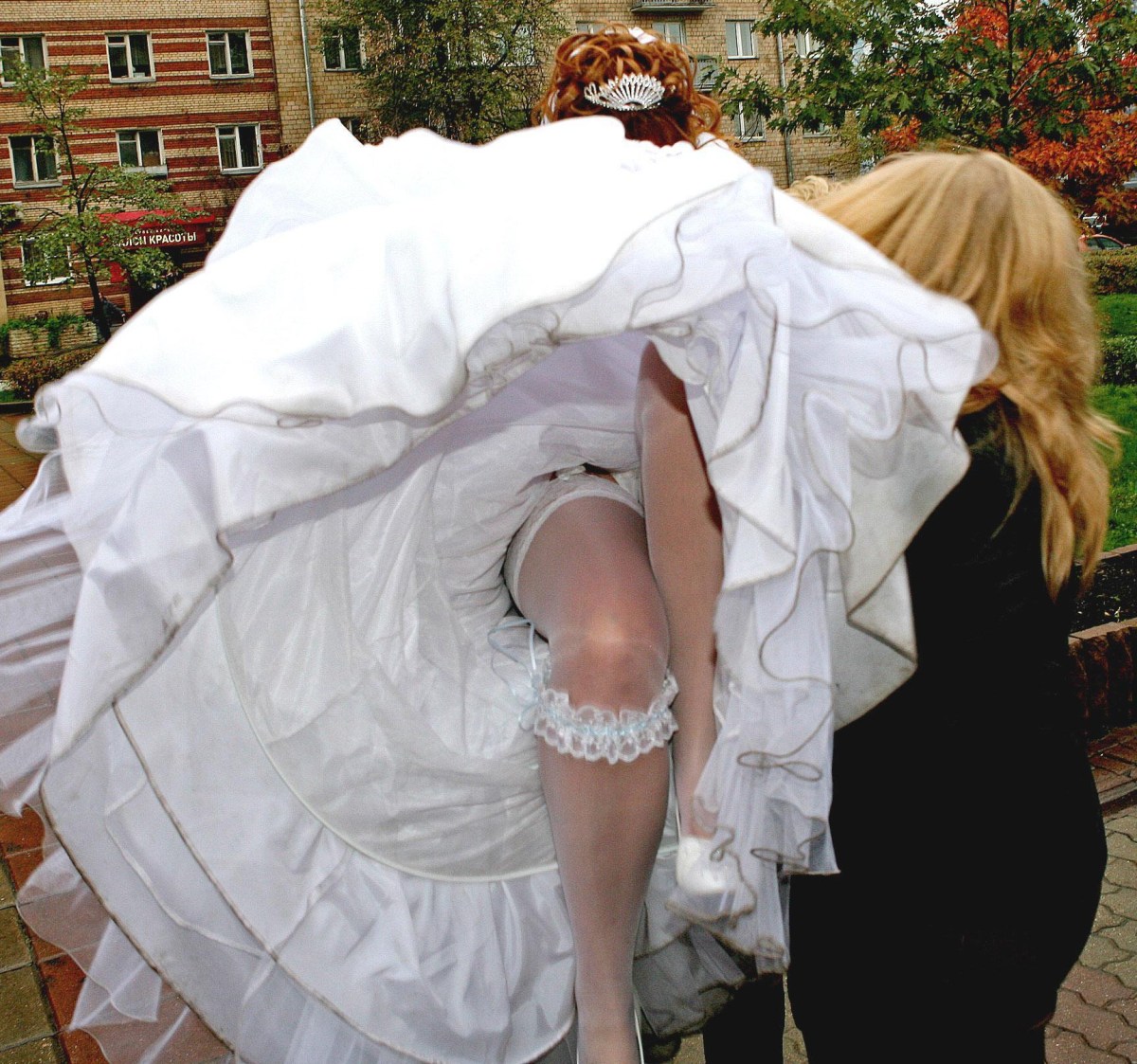 Оголение невесты