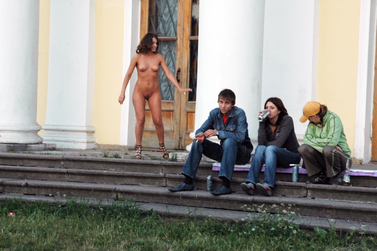 Голышом перед девчонками