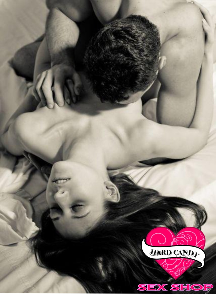 Грудастые девушки ласкают друг друга