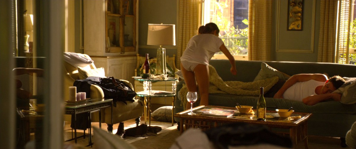 Мила Кунис в фильме по дружбе голая