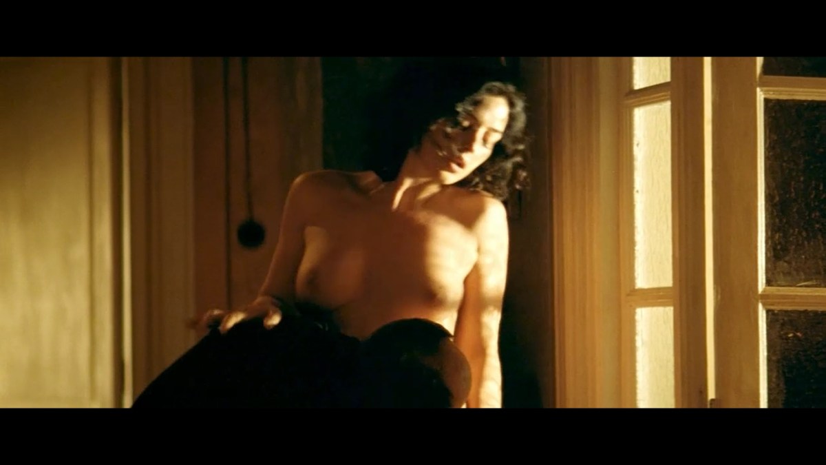 Моника Беллуччи голая в фильме Пристрели их 2007