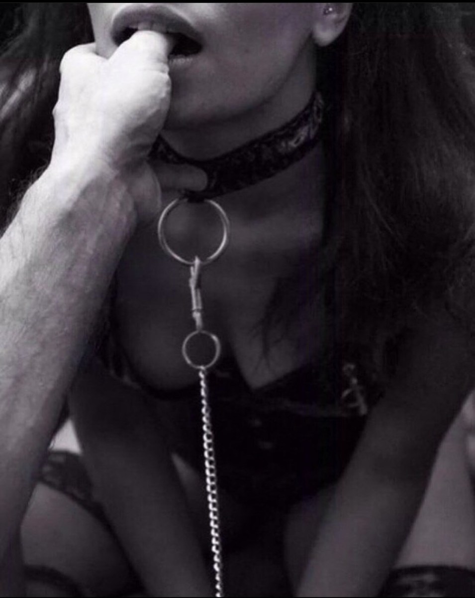 Бдсм рабыня прислуживает