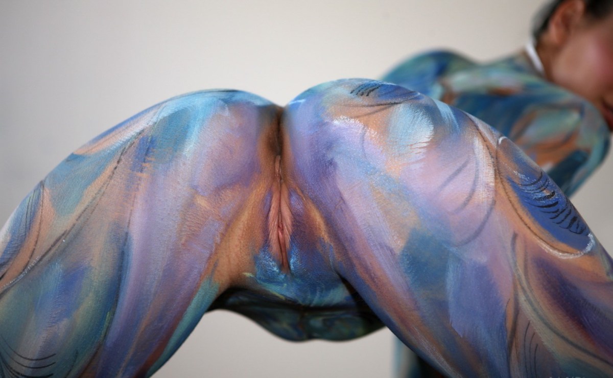 Бодиарт на женских гениталиях