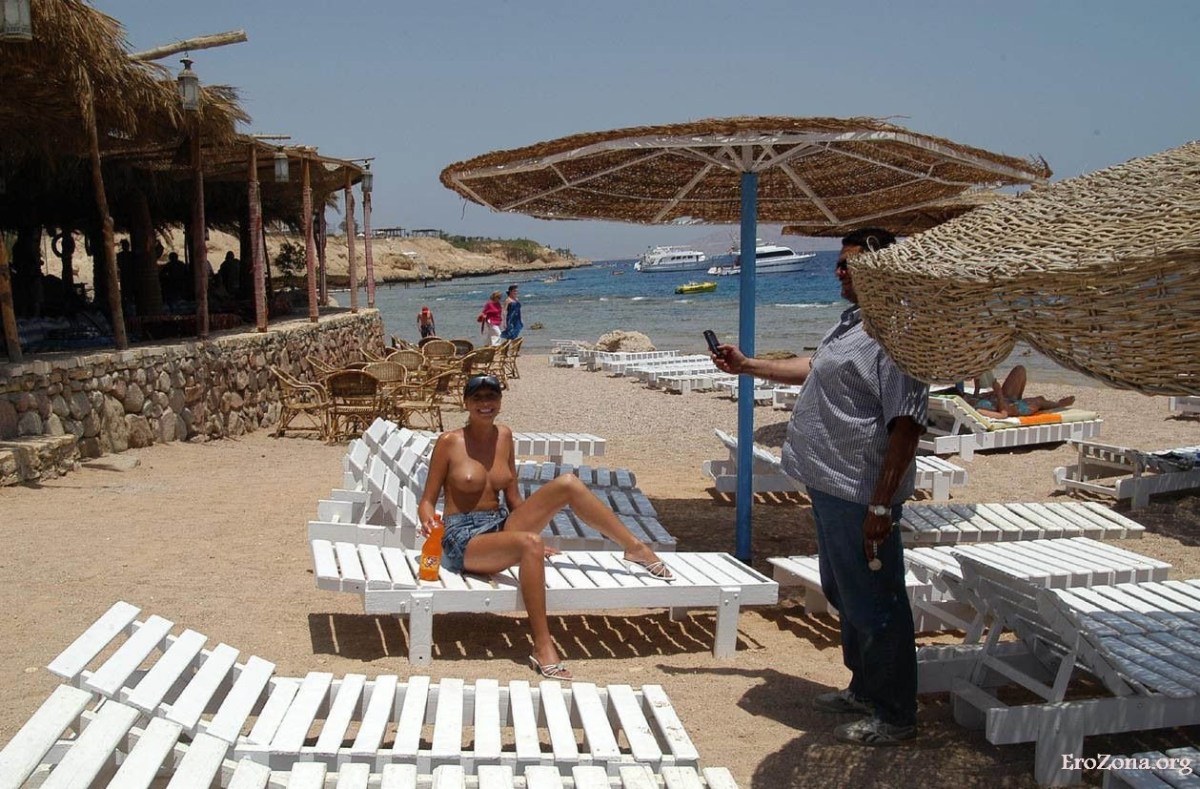 Жена на отдыхе в Египте