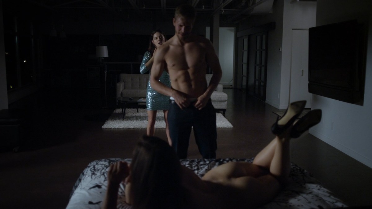 Сара Линд грудь