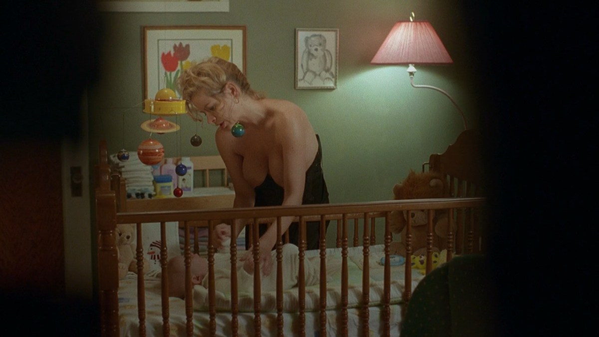 Сара Линд грудь