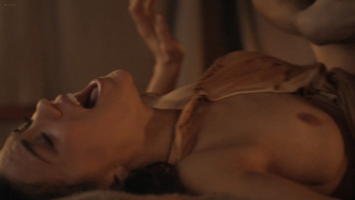 Эмилия Кларк сиськи Терминатор