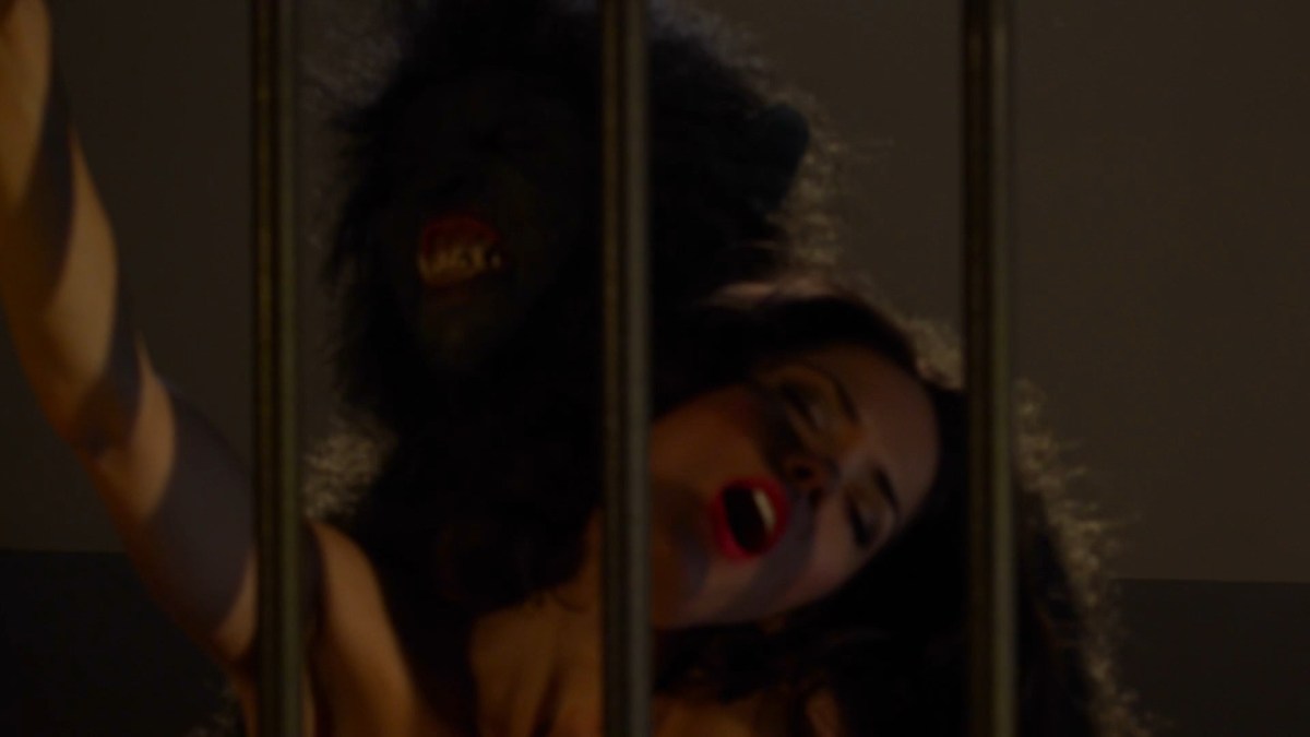 Сара Линд грудь