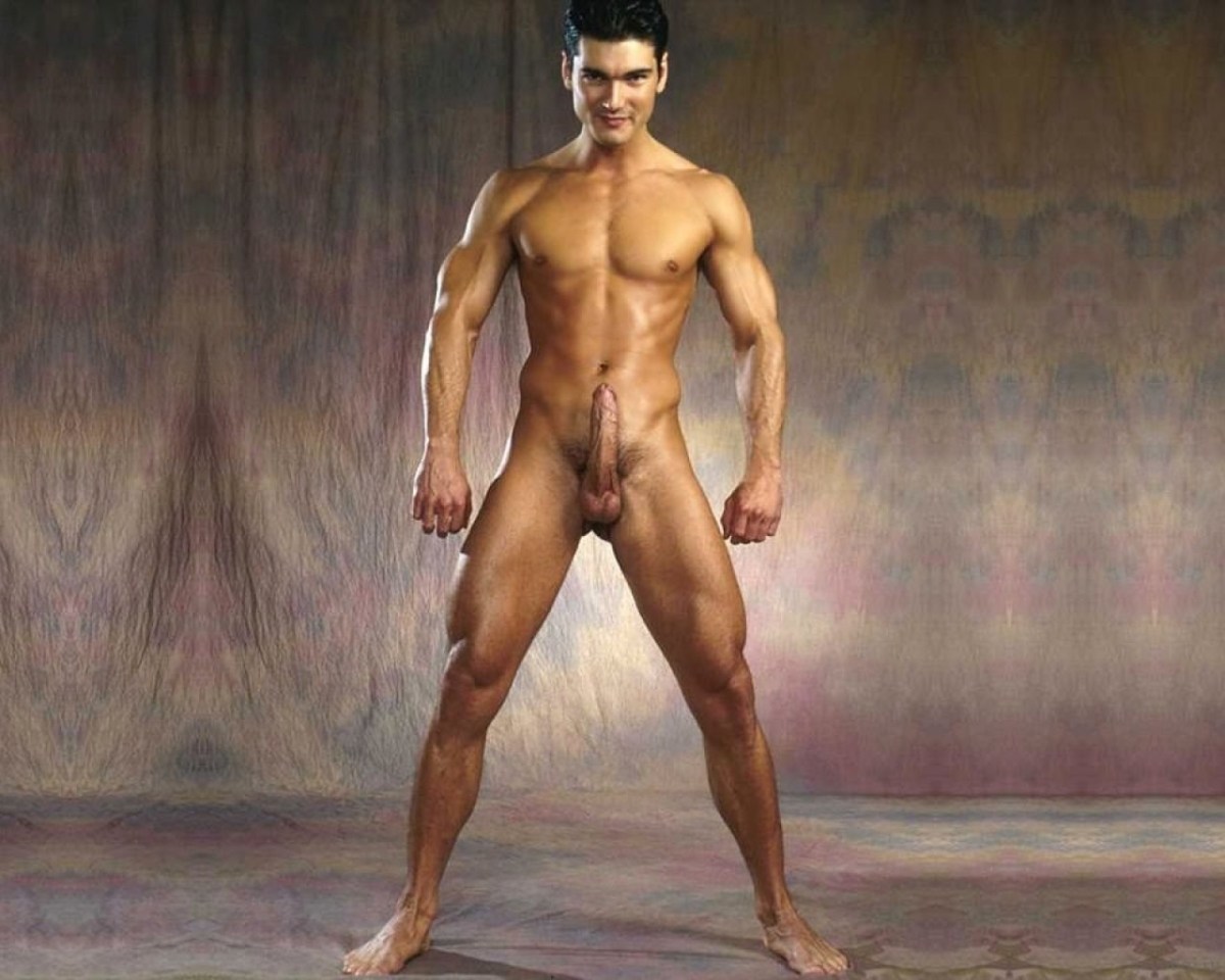 Голый парень в полный рост