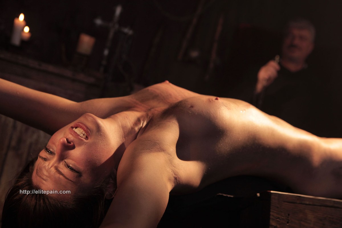 Девушку пытки бдсм фильмах