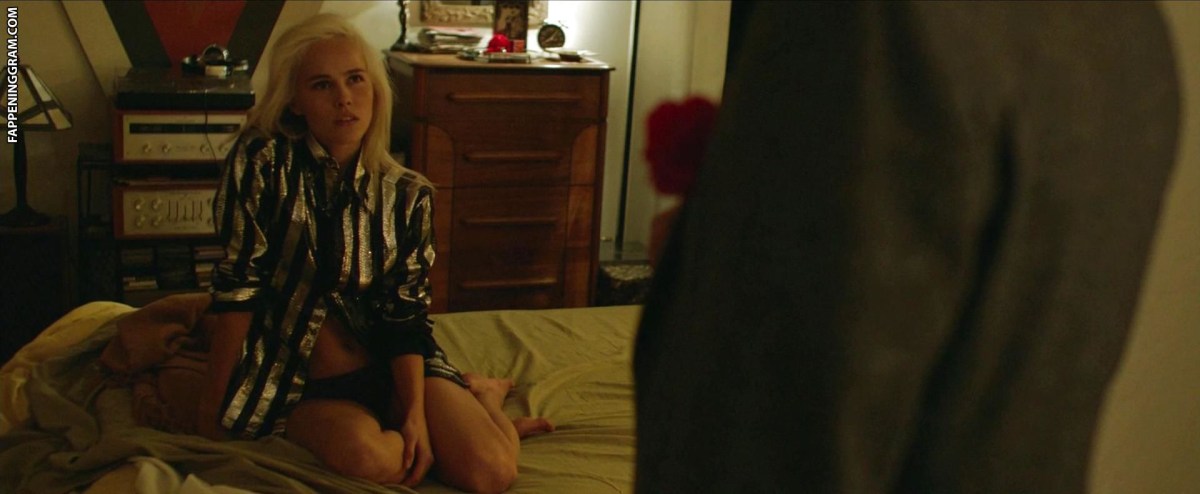 Рэйчел Тейлор голая в фильме