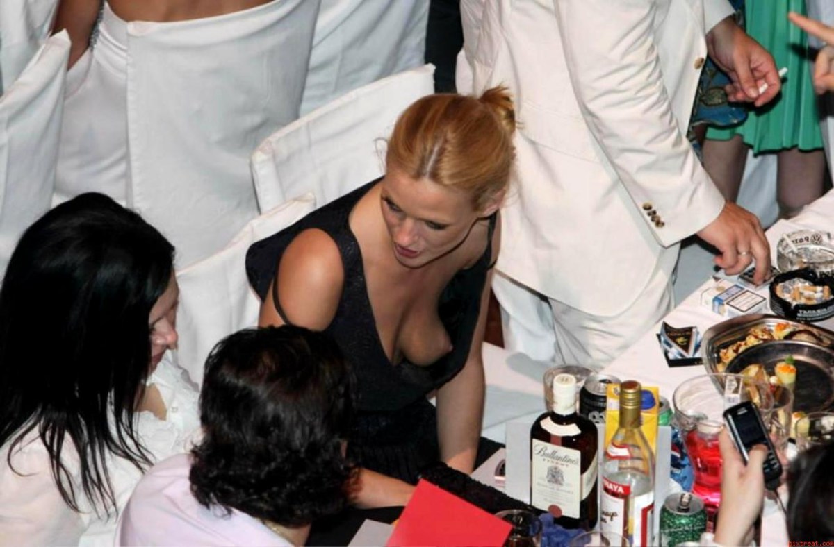 Большие сиськи на вечеринке