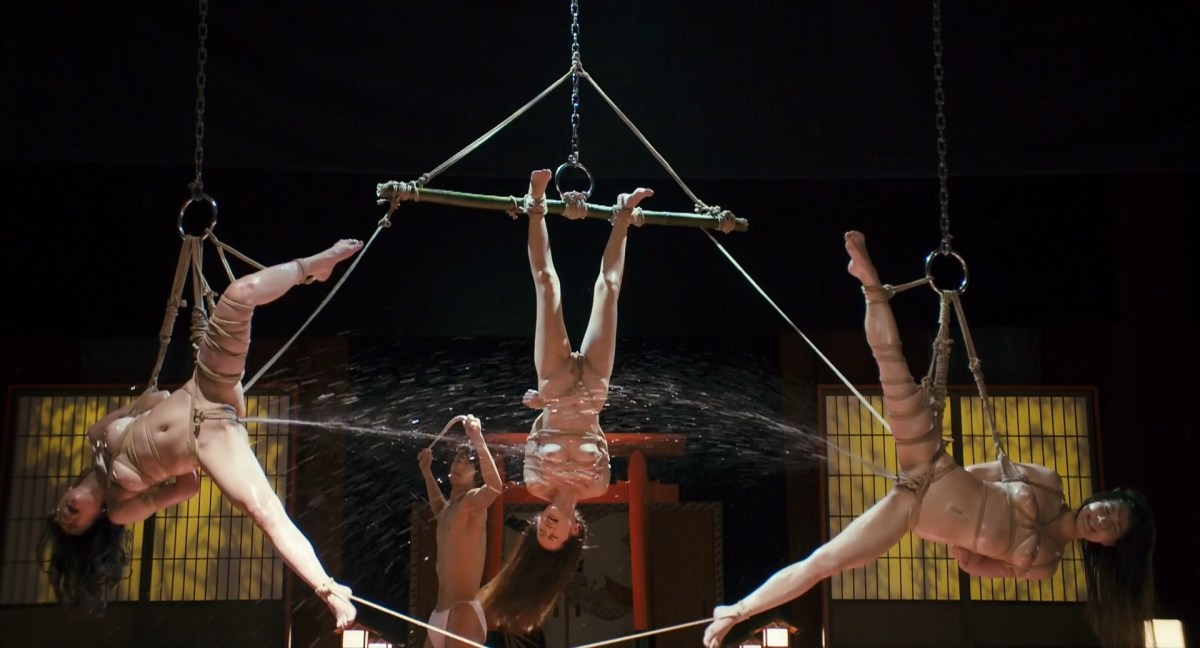 Обнажение в цирке