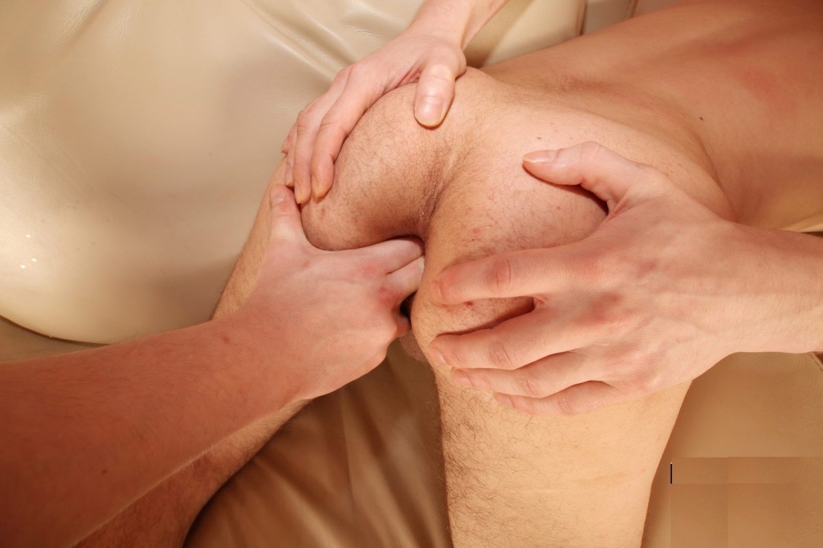 Пальчик в попу крупным планом