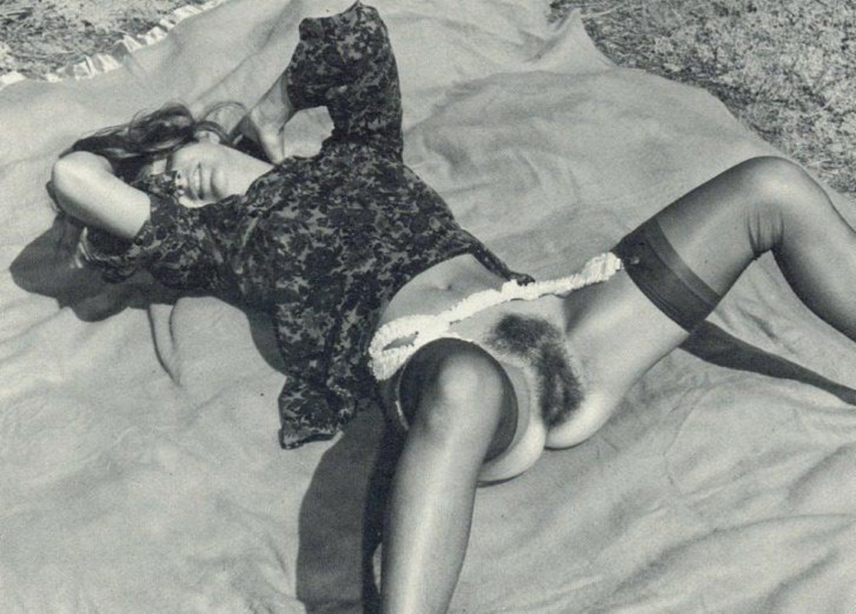 Ретро девушки без трусиков