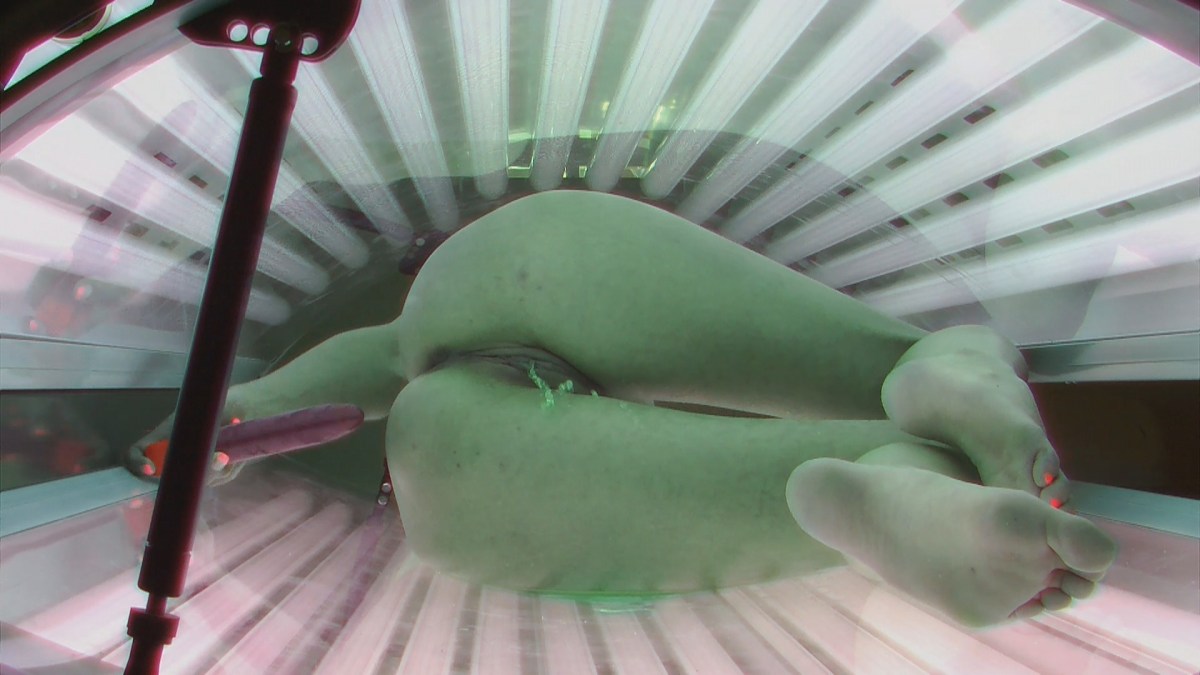 Скрытые камеры в солярии