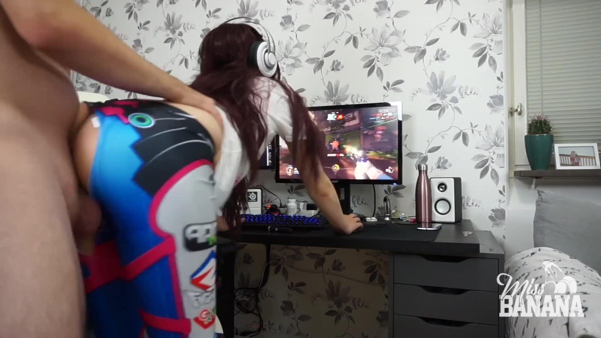 Девушка разделась на стриме