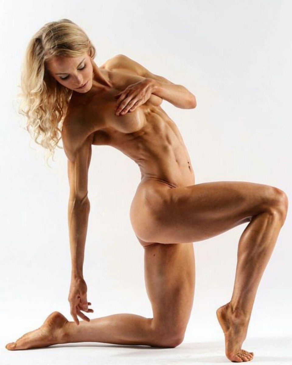 Красивое юное голое тело