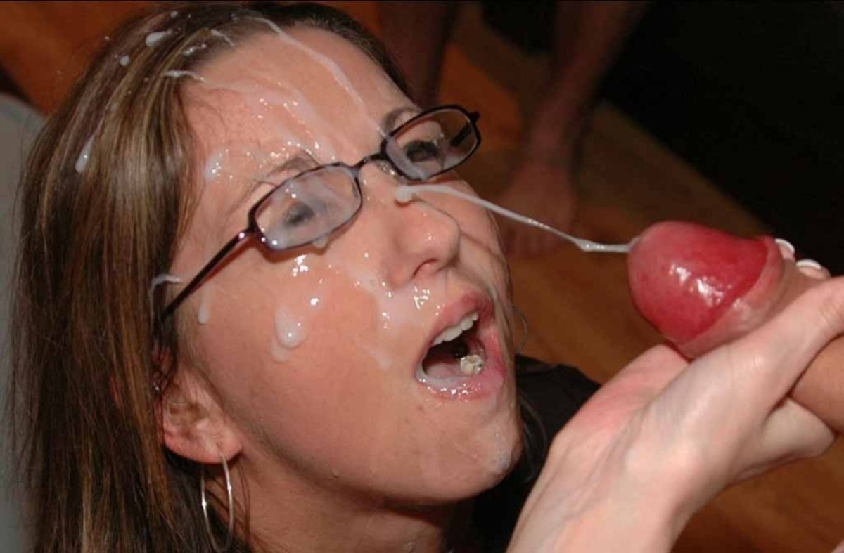 Обкончал девушку в очках