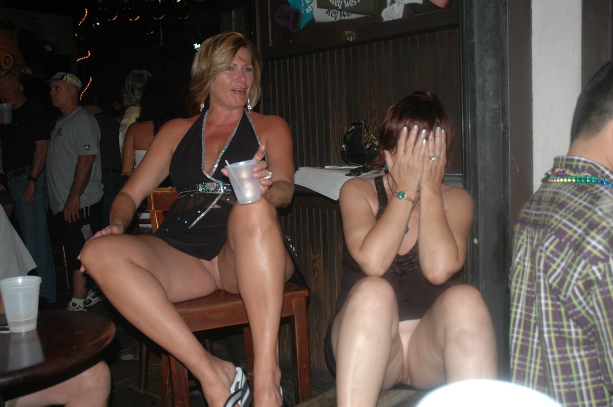 Голые женщины в автомобиле частное