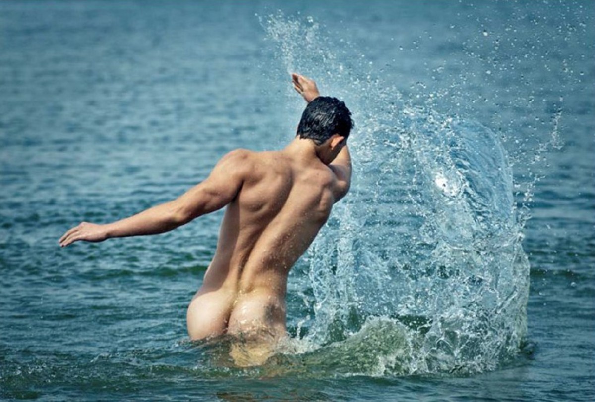 Синхронное плавание голышом