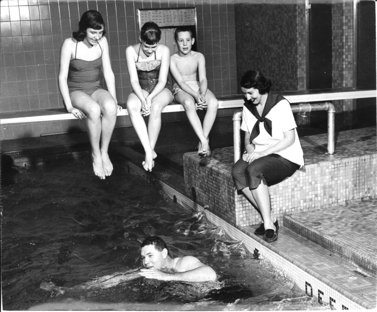 Члены молодых парней без трусов