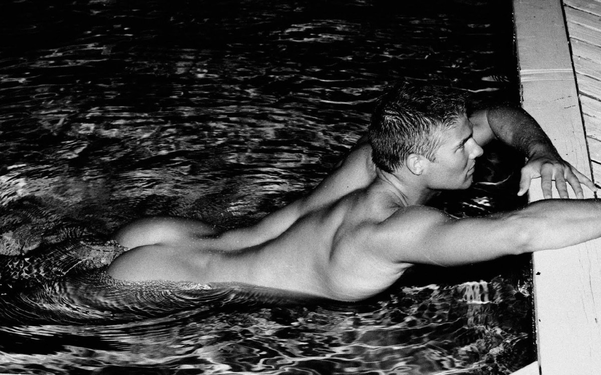 Мальчики купаются голышом ретро