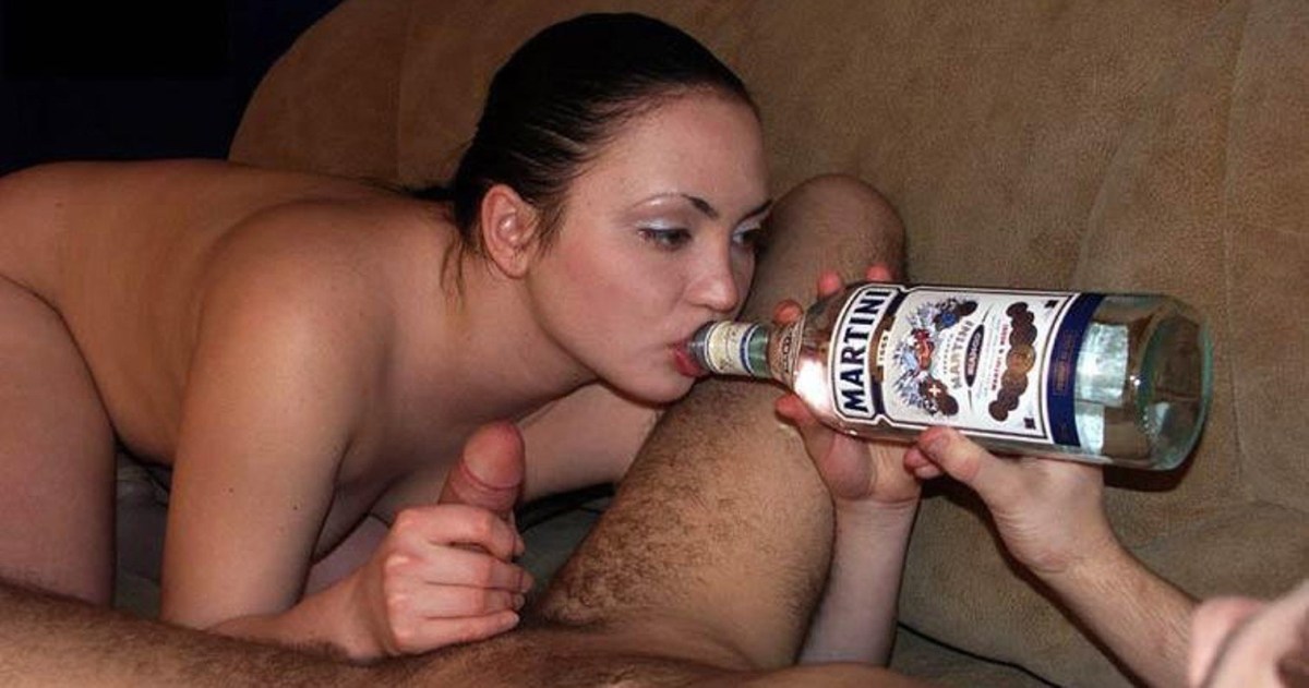 Пьяные голые женщины с мужиками