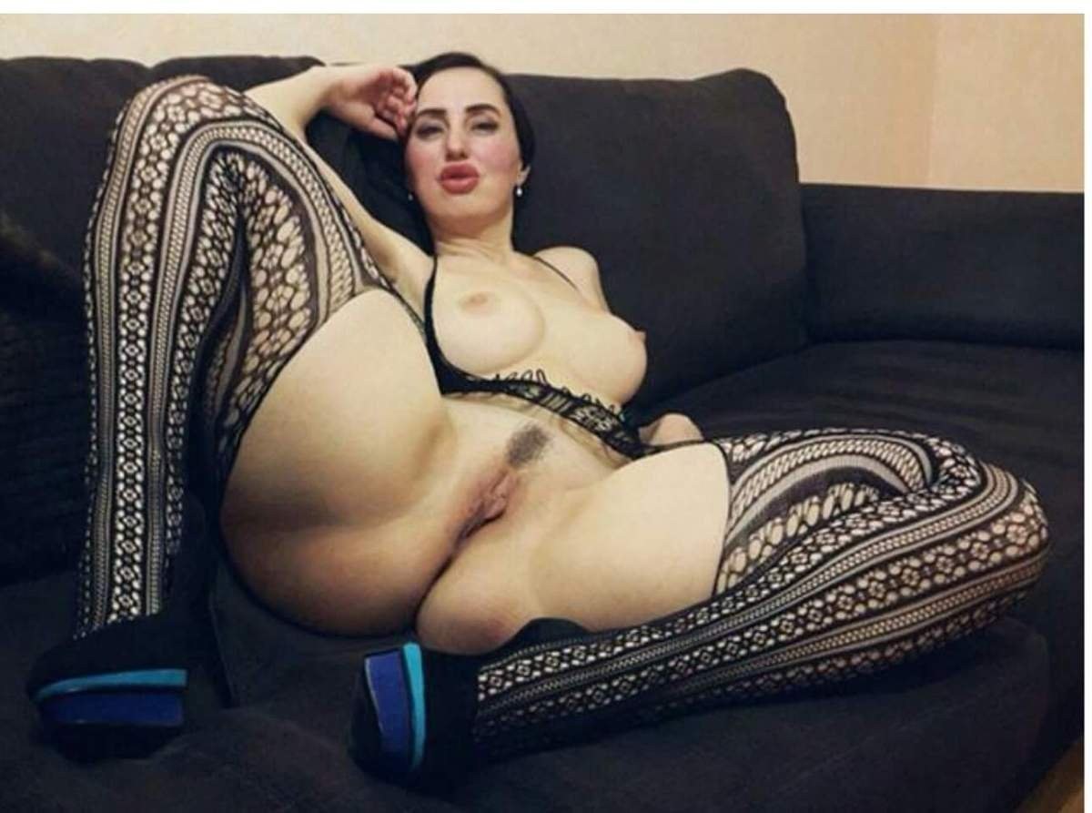 Голые женщины с широкими бедрами
