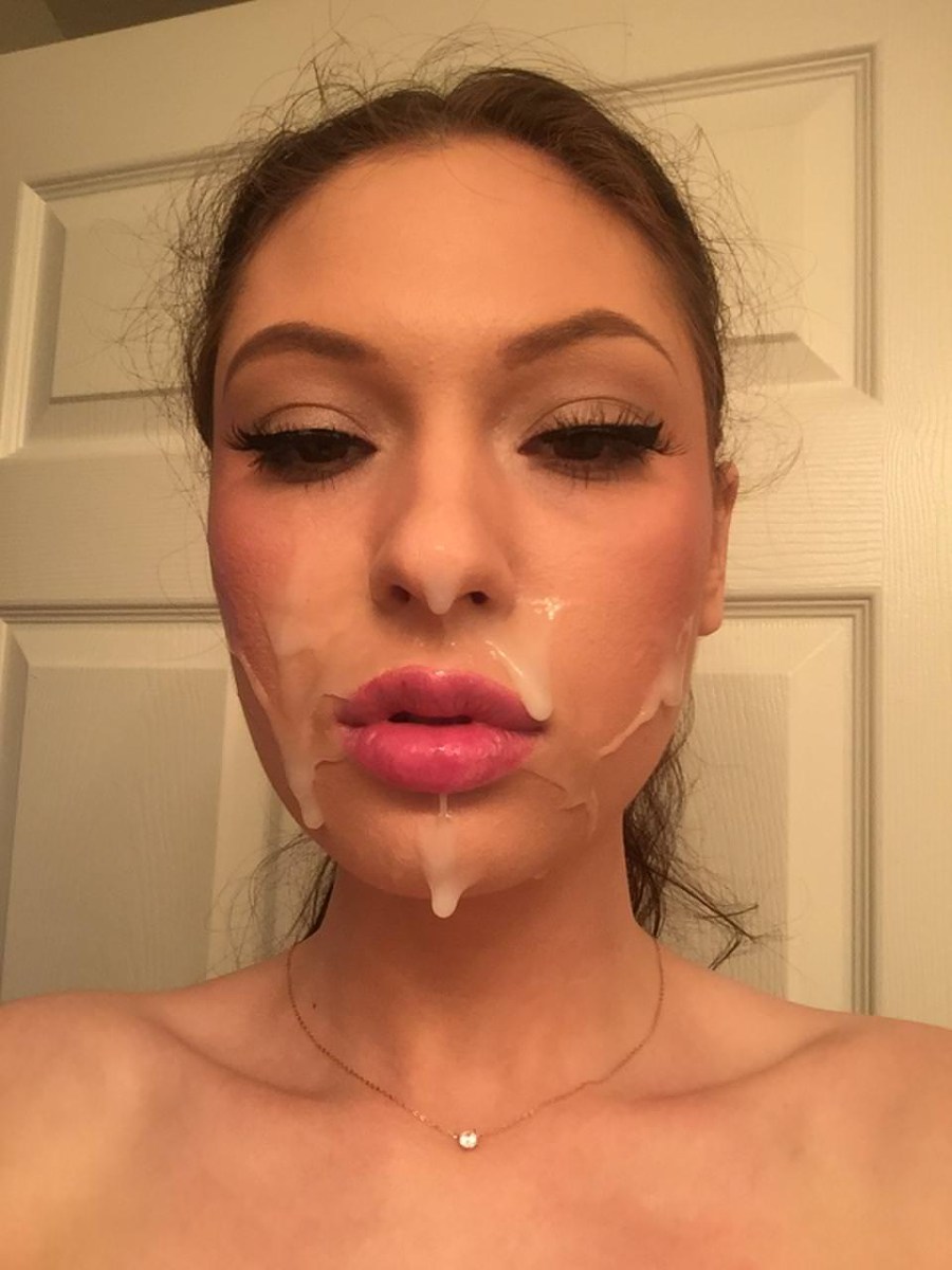 Anna Blossom selfie