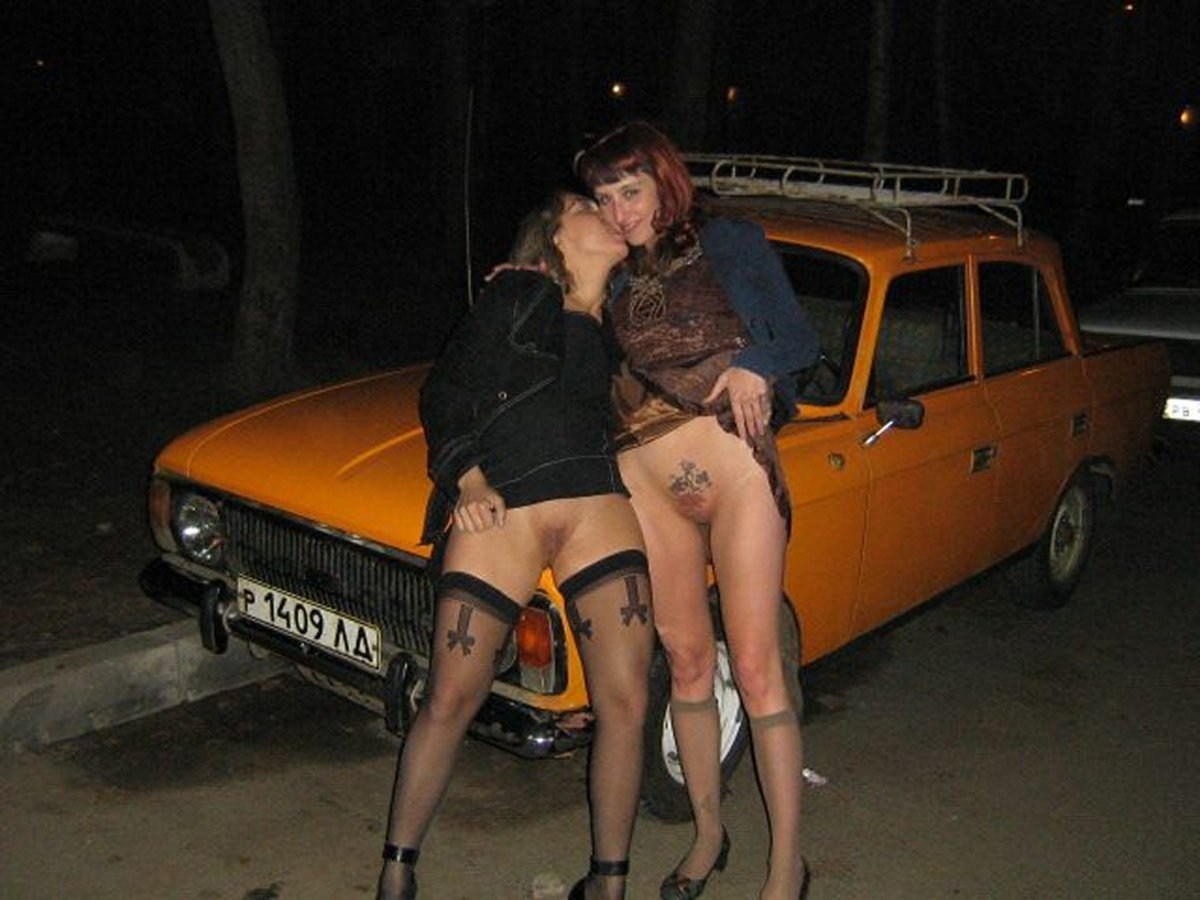 Русские шалавы на дороге.