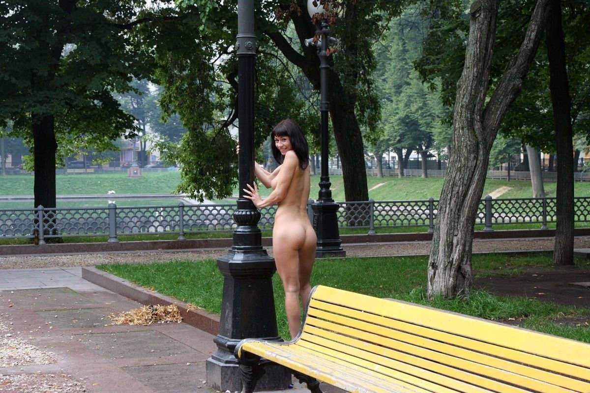 Эшли булгари голая на улице