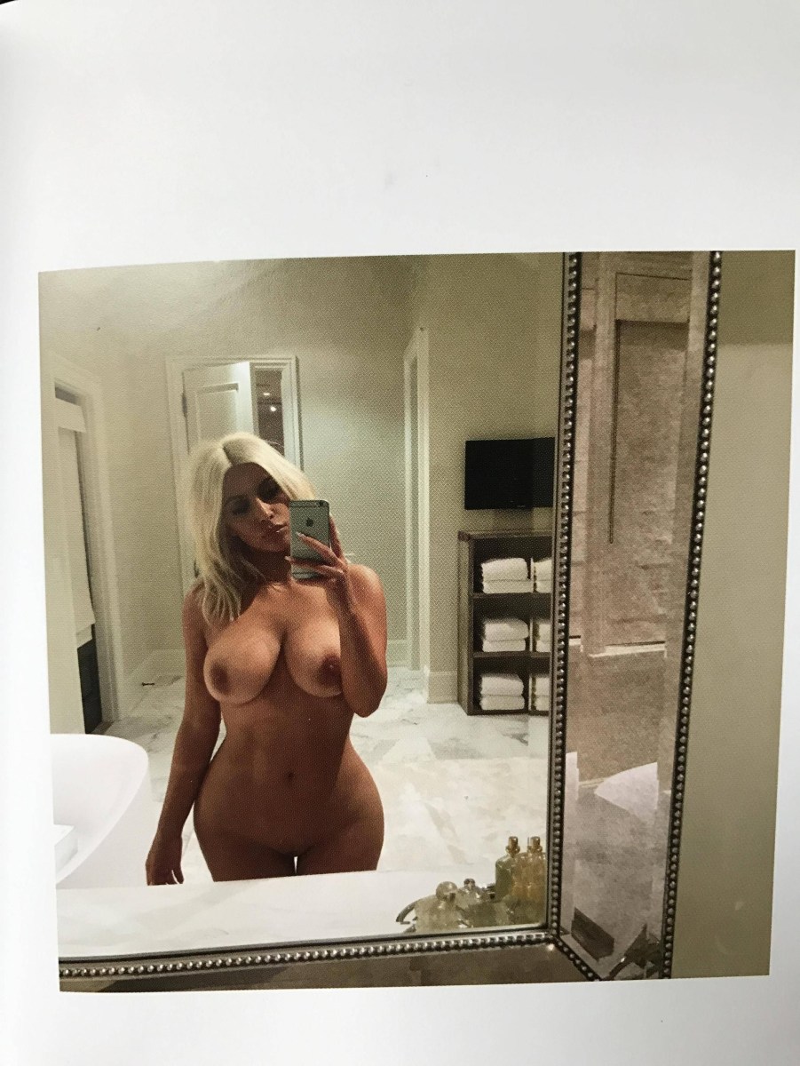 Обнаженная Kim Kardashian