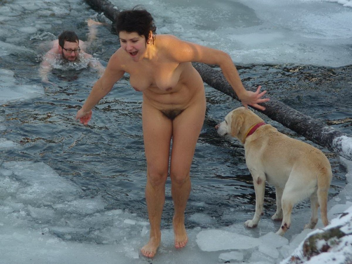 Купание в проруби голышом